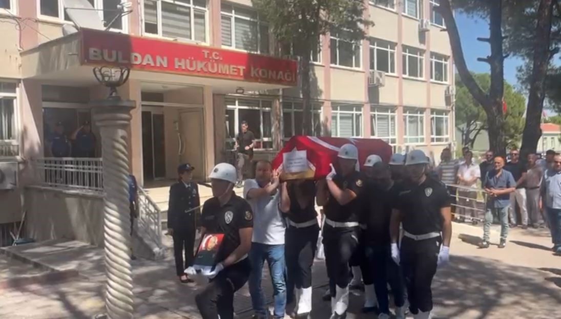 Denizli’nin Buldan ilçesinde görev yapan polis memuru Mehmet Çomak (52),