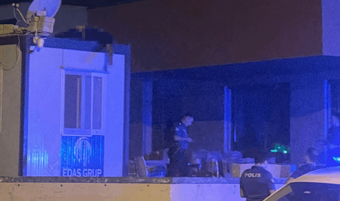 İzmir'in Çeşme ilçesindeki bir şantiyede, 60 yaşındaki bir inşaat işçisi,