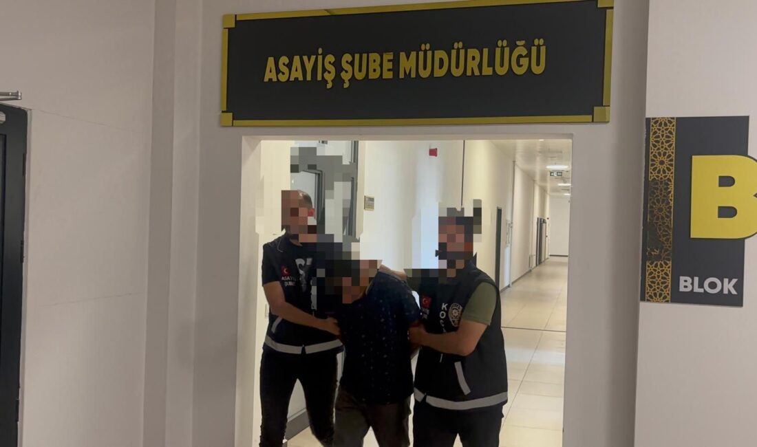 Kocaeli'nin İzmit ilçesinde alkol aldığı kuzenini çıkan tartışmada göğsünden bıçaklayarak