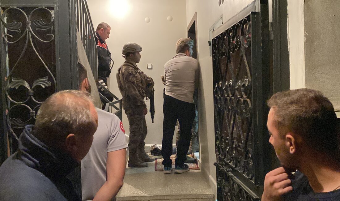 Eskişehir'de ailesiyle yaşadığı bir tartışmanın ardından kendisini odaya kilitleyen S.Ö.,
