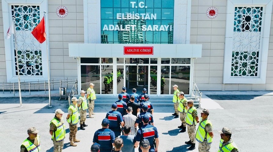 Kahramanmaraş’ın Ekinözü ilçesi Soysallı Mahallesi’nde bir düğünde havaya açılan ateş