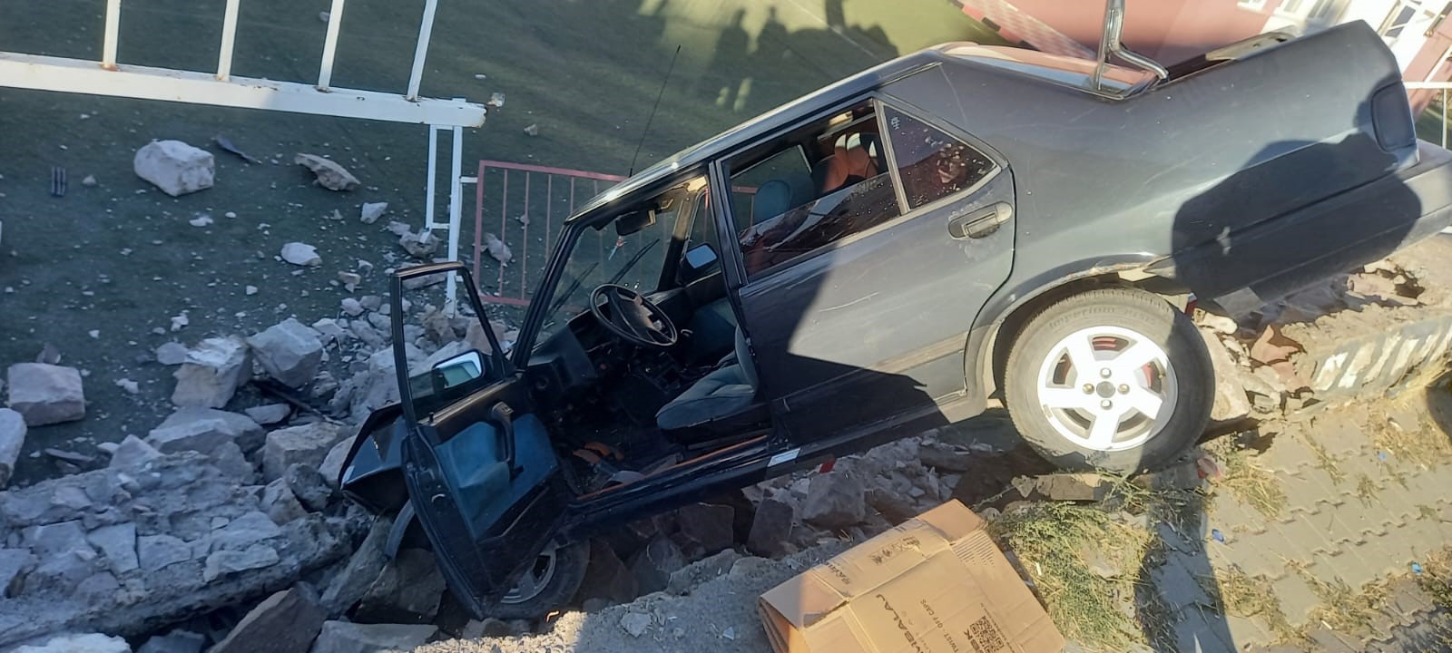 Yozgat'ın Sorgun ilçesinde meydana gelen trafik kazasında, sürücüsünün kontrolünden çıkan