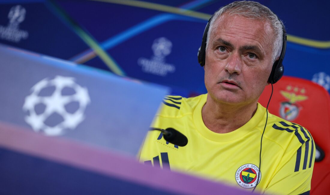 Fenerbahçe Teknik Direktörü Jose Mourinho, UEFA Şampiyonlar Ligi Play-Off Turu