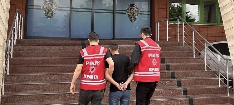 Isparta'da 4 ayrı suçtan 10 yıl hapis cezasıyla aranan şahıs