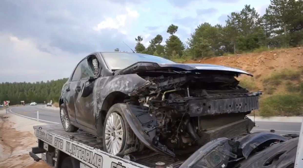 Burdur’un Gölhisar ilçesinde sürücüsünün direksiyon hakimiyetini kaybetmesi sonucu otomobilin devrilmesi