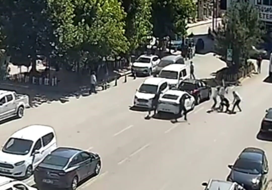 Elazığ'ın Karakoçan ilçesinde, ev sahibi ile kiracı arasında başlayan kombi