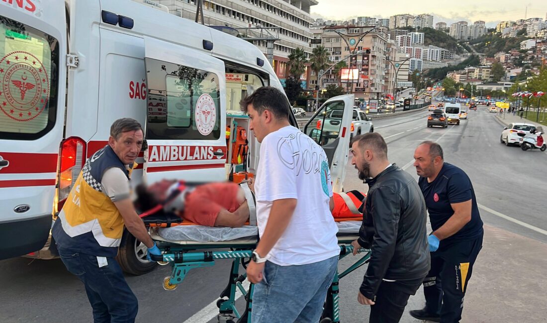 Kocaeli'nin İzmit ilçesinde, sürücüsünün kontrolünden çıkan bir motosikletin trafik levhasına
