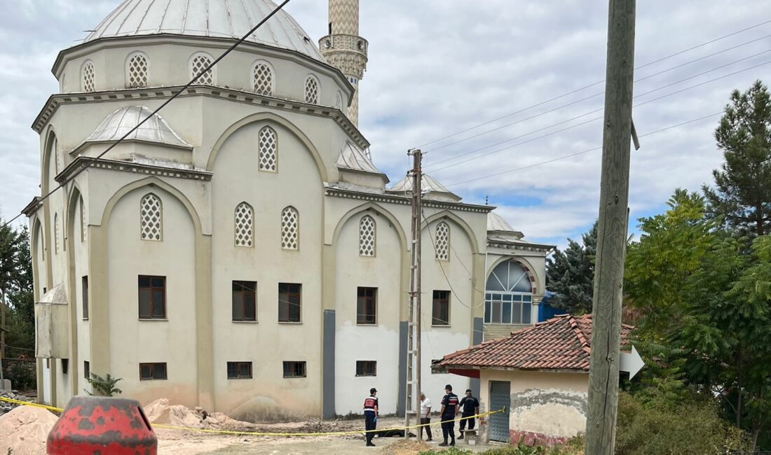 Amasya'nın Kaleköyü'nde bir caminin kubbesinde gerçekleştirilen tadilat çalışmaları sırasında meydana