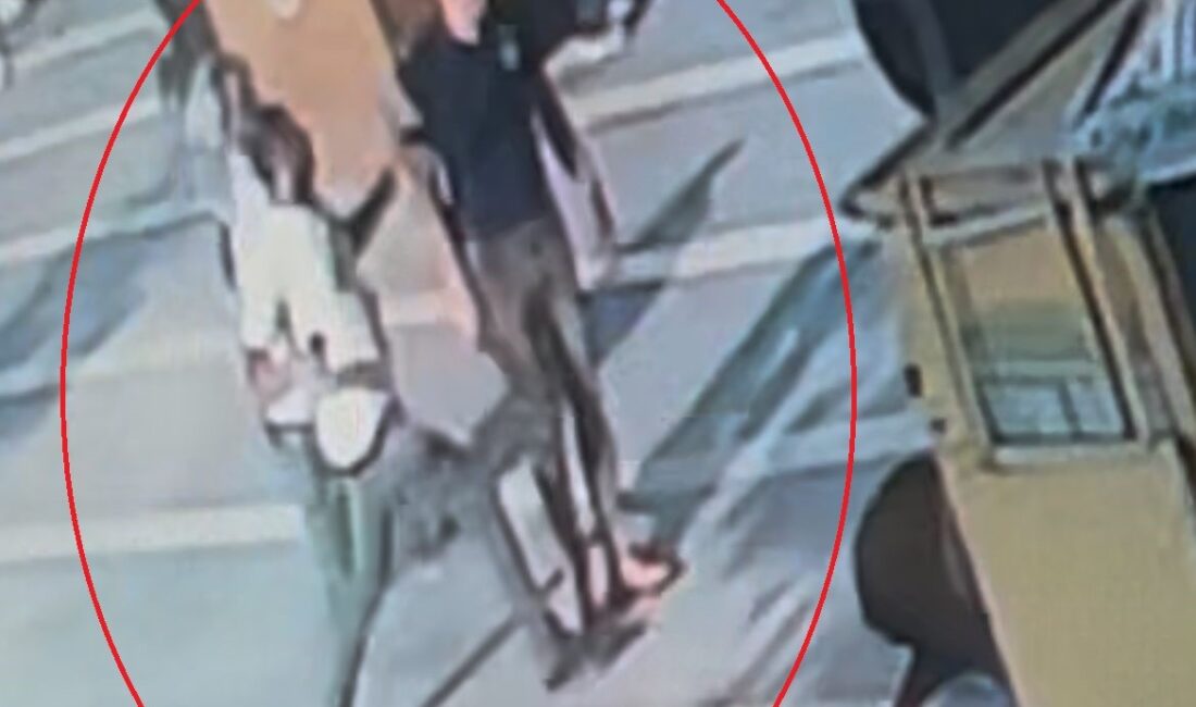 Bursa’nın Osmangazi ilçesinde yaşanan olayda, bıçakla husumetlisinin üzerine yürüyen bir