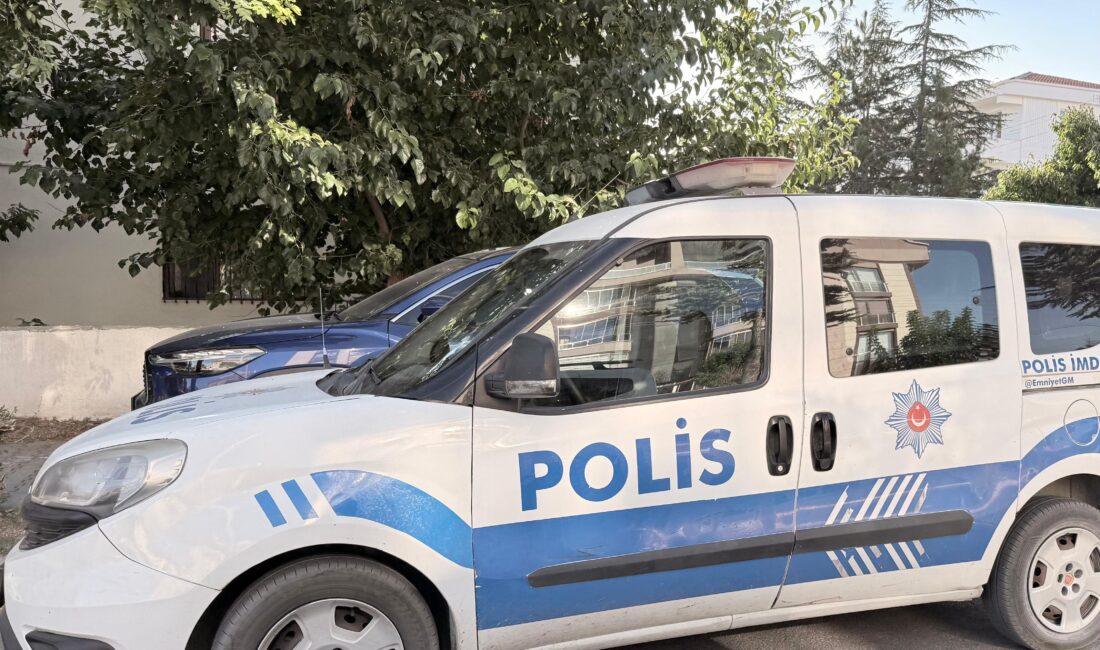 Afyonkarahisar’da silahlı saldırı: Evinin önünde vurup kaçtı! Afyonkarahisar’ın Bolvadin ilçesi Konak Mahallesi’nde sabah saatlerinde İ.Ç. isimli şahıs,