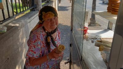 Aydın’ın Efeler ilçesinde yaşayan 84 yaşındaki Mensure Toylan, ilerleyen yaşına