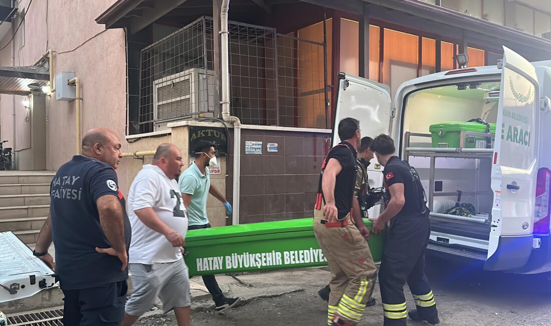 Hatay’ın Antakya ilçesinde, çocuklarının günlerdir haber alamadığı bir adam evinde