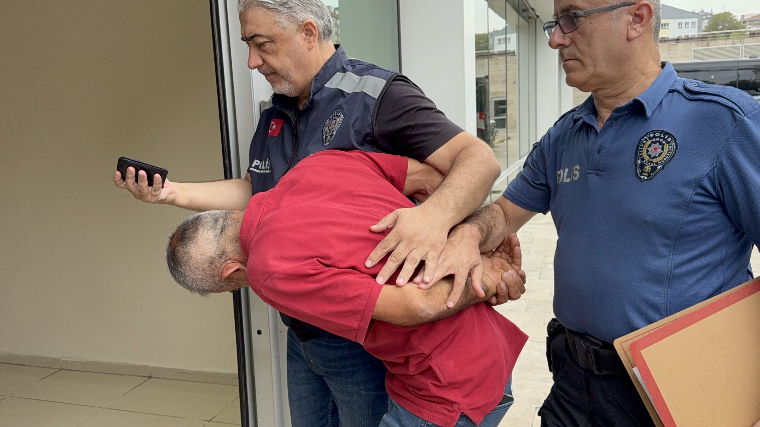 Samsun'da, tramvayda yolculuk eden bir kadının izinsiz fotoğraflarını çektiği iddia