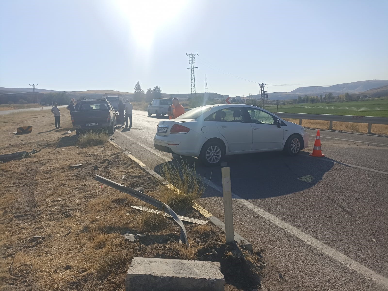 Ankara'da akşam saatlerinde bir kamyonet ile otomobilin karıştığı trafik kazasında