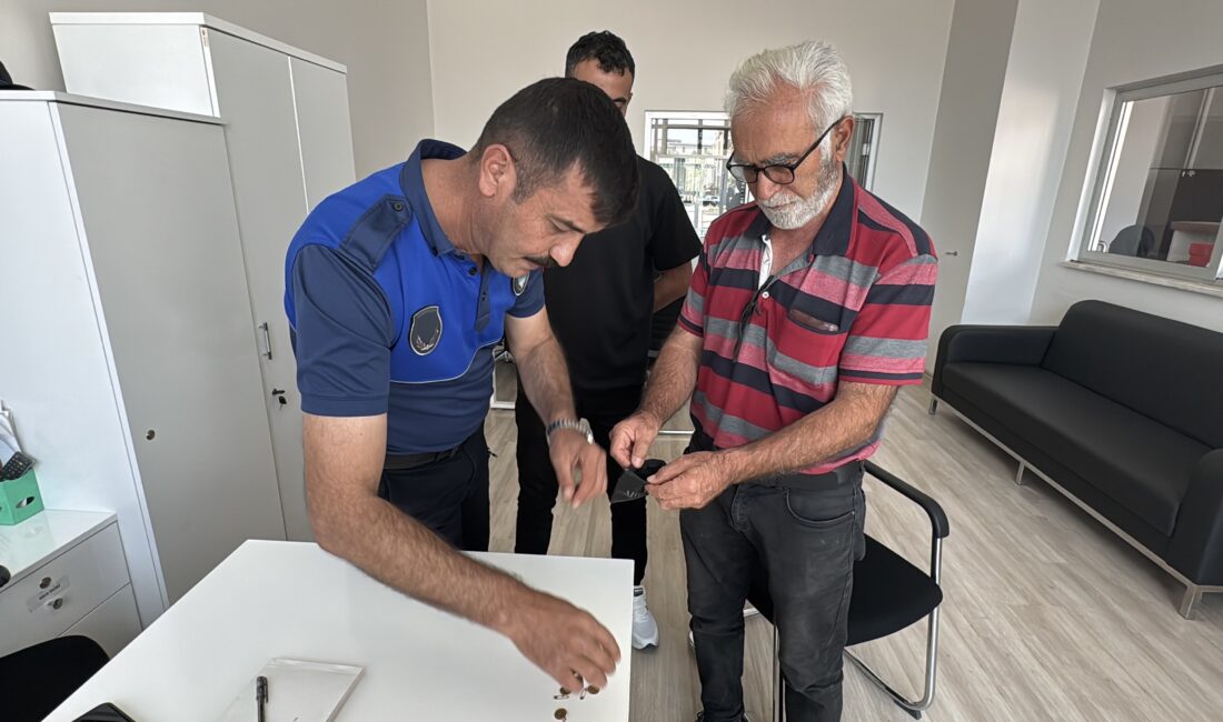 Çorum'da duyarlı bir vatandaş, işe giderken yol kenarında bulduğu ve