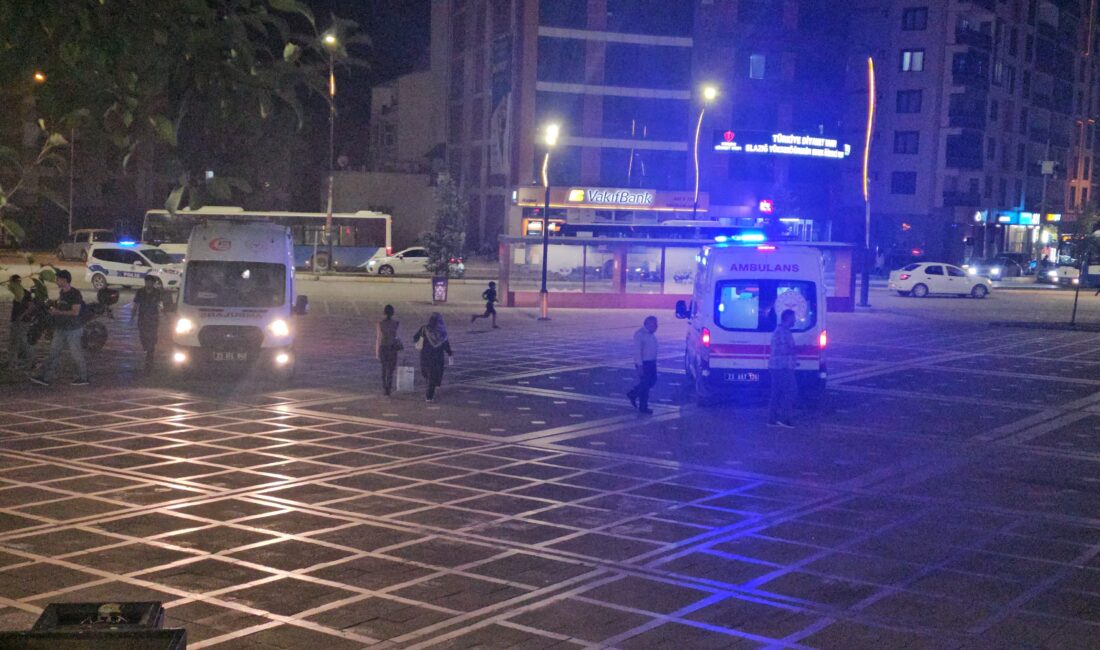 Elazığ'ın en merkezi noktalarından Cumhuriyet Meydanı'nda iki grup arasında başlayan