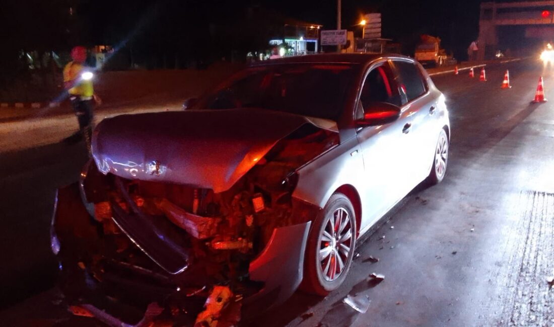 Afyonkarahisar'ın Emirdağ ilçesi yakınlarında meydana gelen trafik kazasında, iki otomobilin