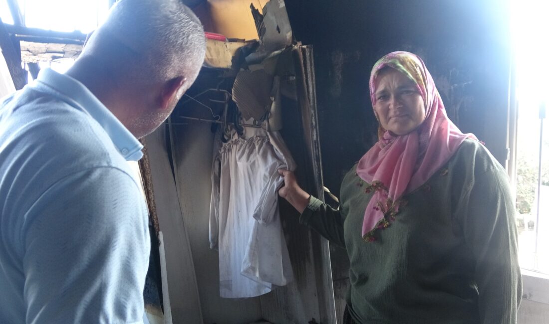 Mersin'in Erdemli ilçesinde, oğullarının düğününde olan bir ailenin evi ve