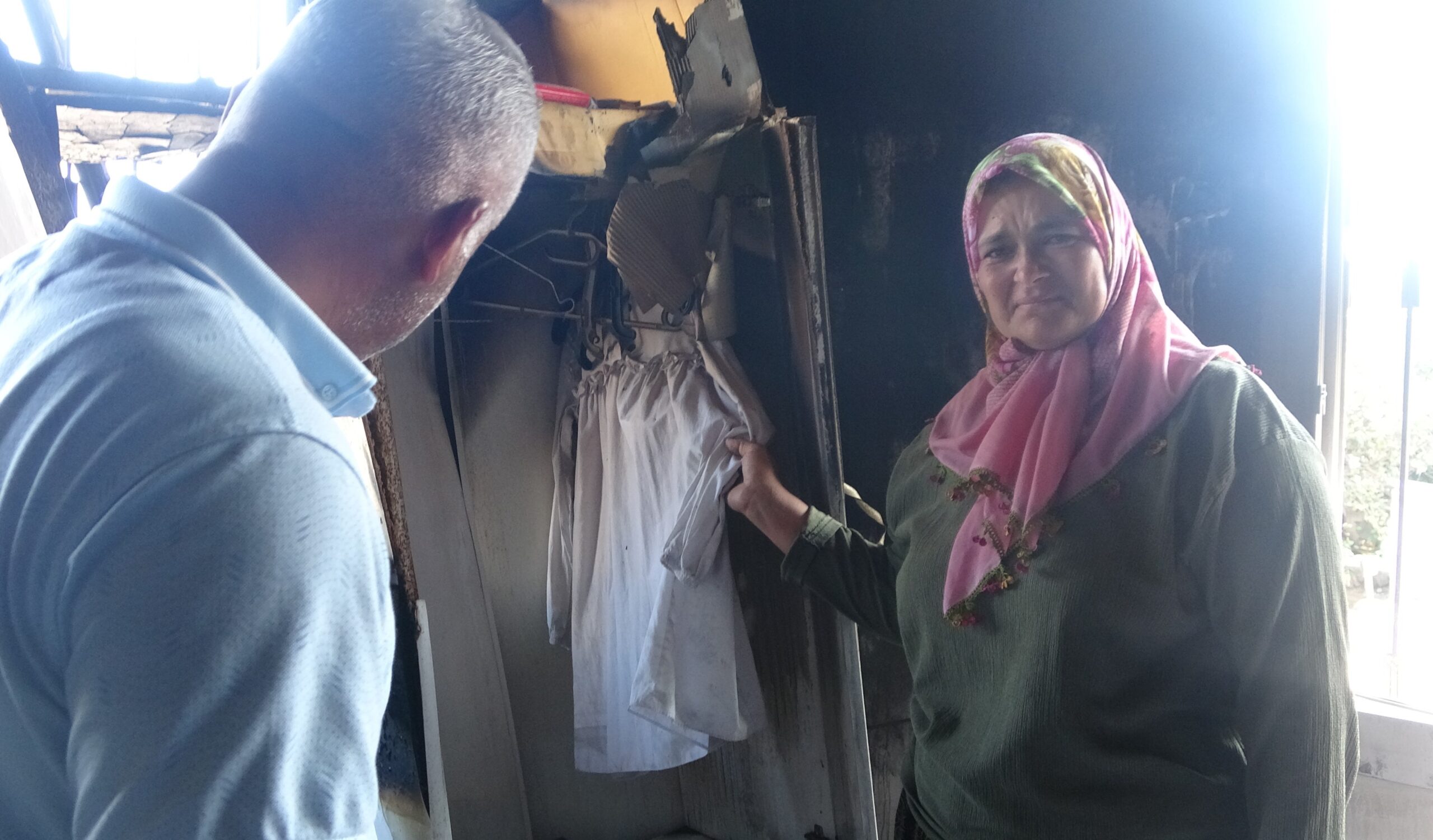 Mersin'in Erdemli ilçesinde, oğullarının düğününde olan bir ailenin evi ve