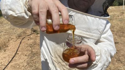Eskişehir'de bal üreticiliği yapan Hakkı İşçi, ürettiği balda 2 bin