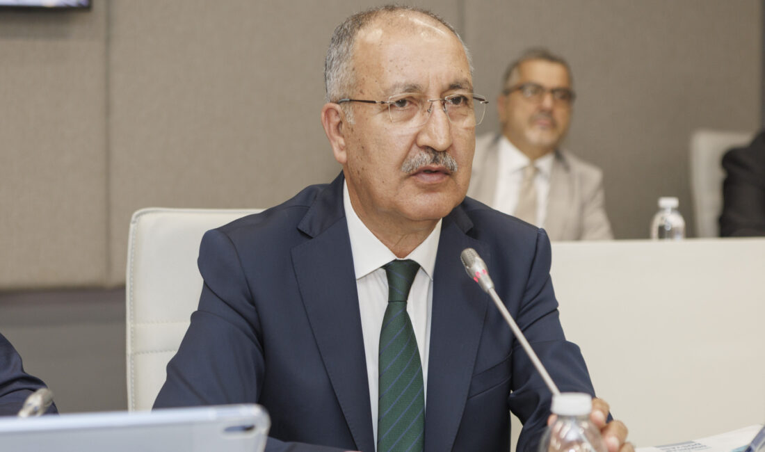 Toplantının ilk oturumunda Genel Müdür Cavit Erkılınç yürütülen faaliyetlere ilişkin