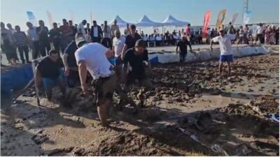 Afyonkarahisar’ın Sandıklı ilçesinde düzenlenen Çamur Festivali kapsamında gerçekleştirilen çamur futbolu