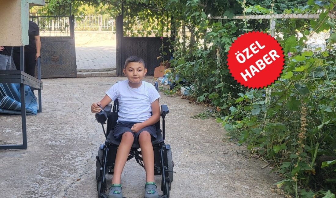 Uşak’ın Banaz ilçesinde yaşayan 12 yaşındaki Ayaz Oğuz, Duchenne Musküler