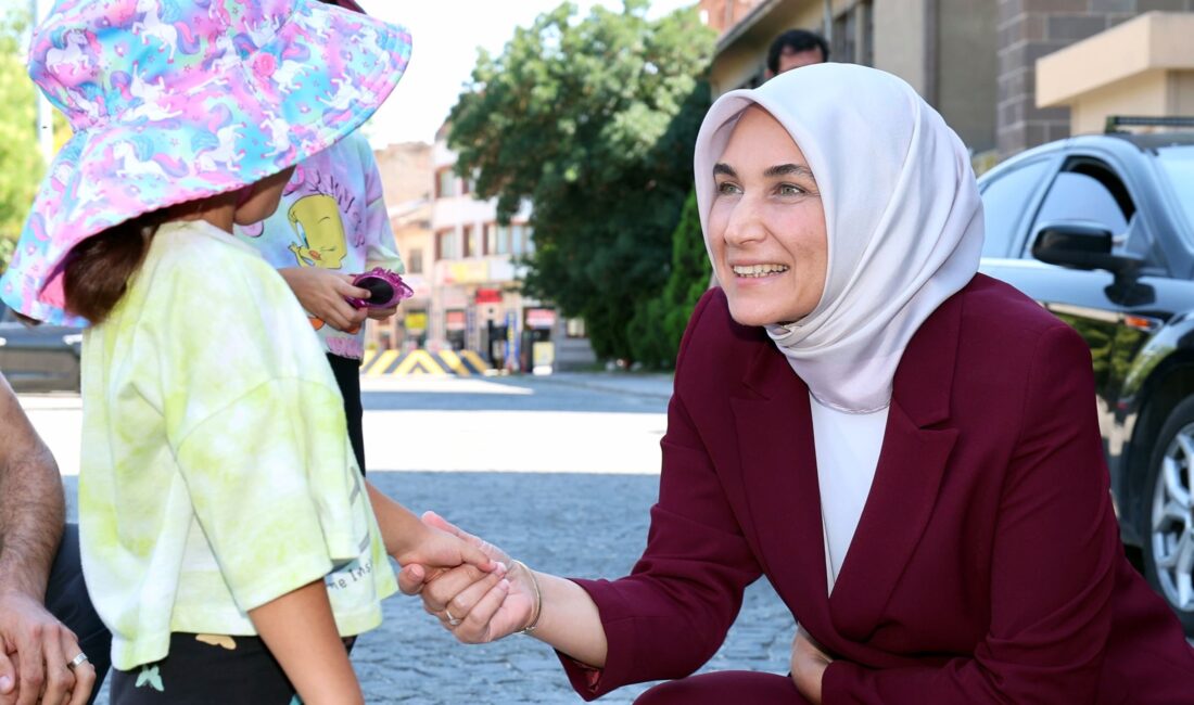 Afyonkarahisar Valisi Doç. Dr. Kübra Güran Yiğitbaşı, günün yoğun temposunda