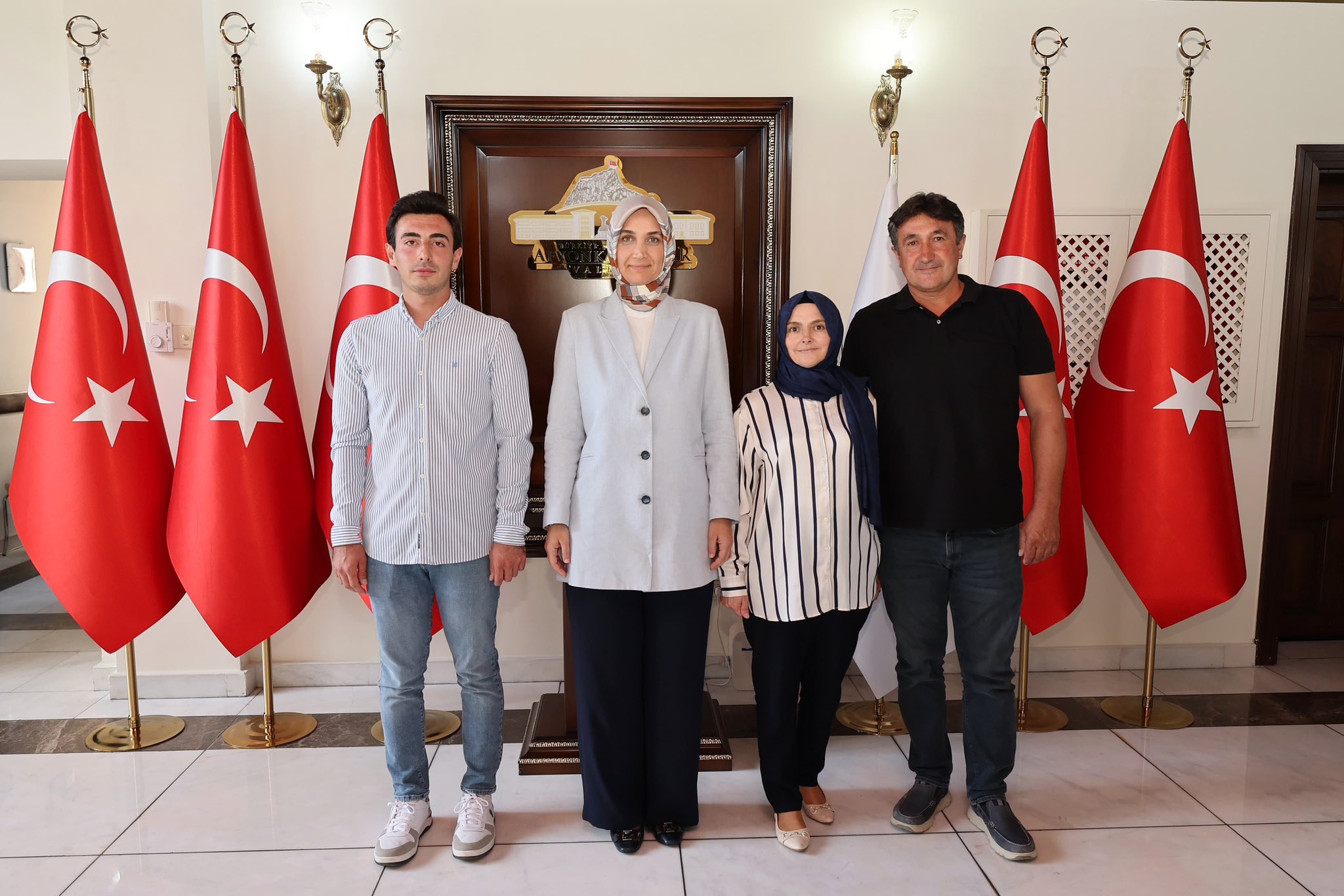 Afyonkarahisar Valisi Doç. Dr. Kübra Güran Yiğitbaşı, sosyal medya aracılığıyla