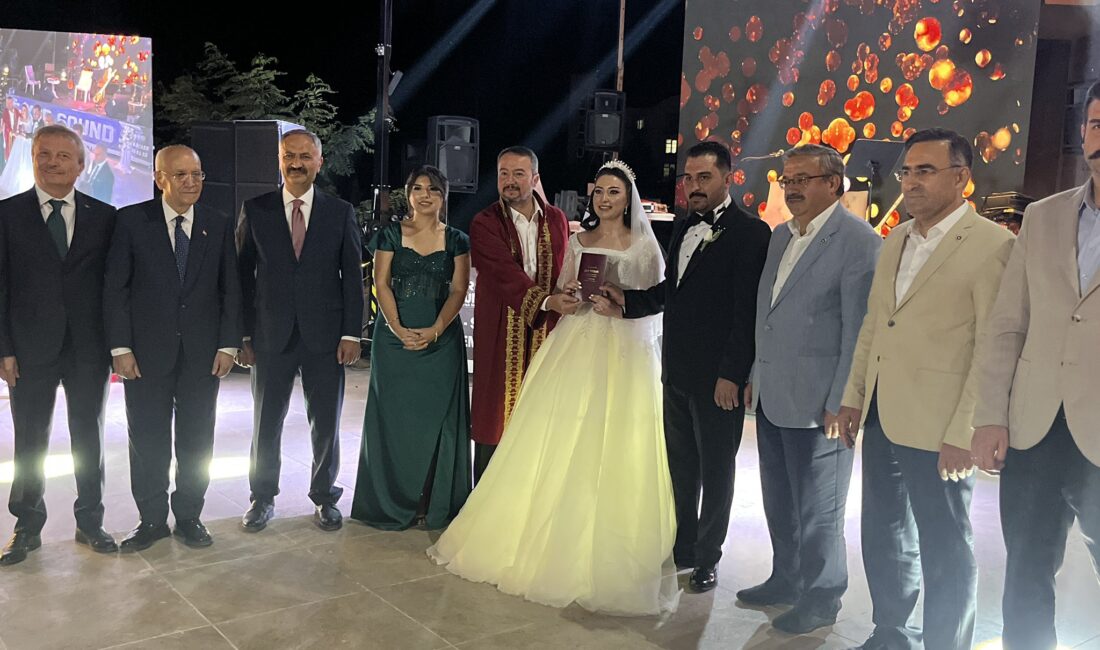 AK Parti Afyonkarahisar Milletvekili İbrahim Yurdunuseven,ilçesinden Mevlüt Tekin’in oğlu Cahit