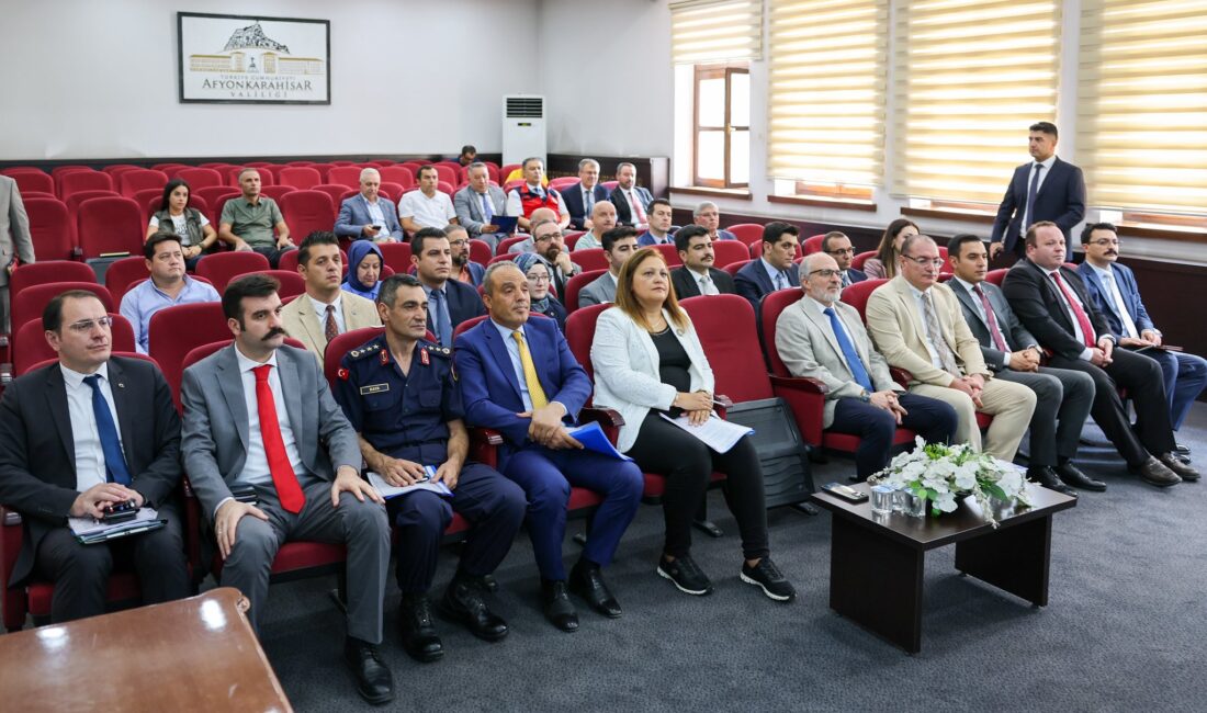 Afyonkarahisar Belediye Başkanı Burcu Köksal, Vali Kübra Güran Yiğitbaşı başkanlığında