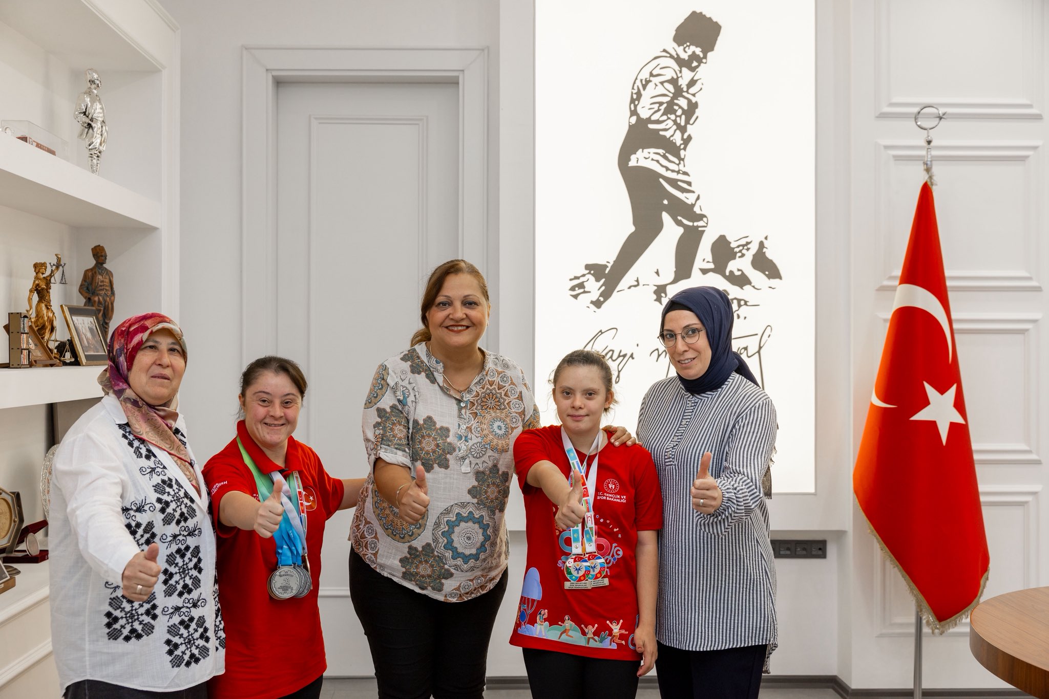 Afyonkarahisar Belediye Başkanı Burcu Köksal, ulusal ve uluslararası alanda önemli