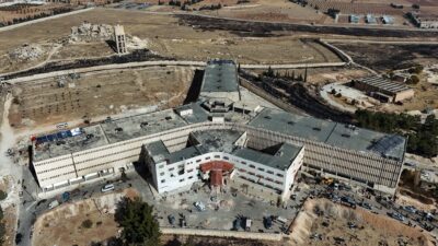 Suriye'nin en korkunç cezaevlerinden biri olan Sednaya Hapishanesi'nde görev yapmış