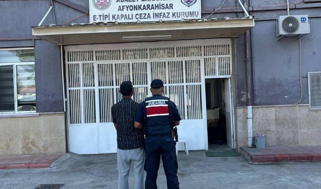 Afyonkarahisar İl Jandarma Komutanlığı ekiplerince yürütülen önleyici kolluk devriyesi sırasında,