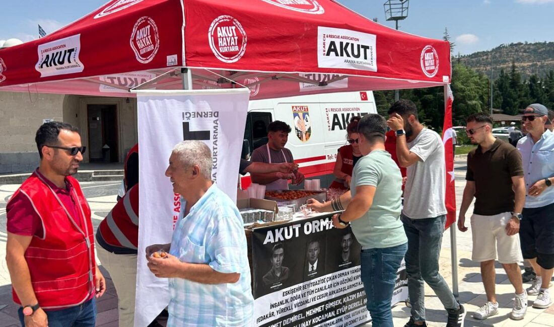 Afyonkarahisar’da AKUT ekibi, orman yangınlarıyla mücadelede hayatını kaybeden kahramanlar anısına