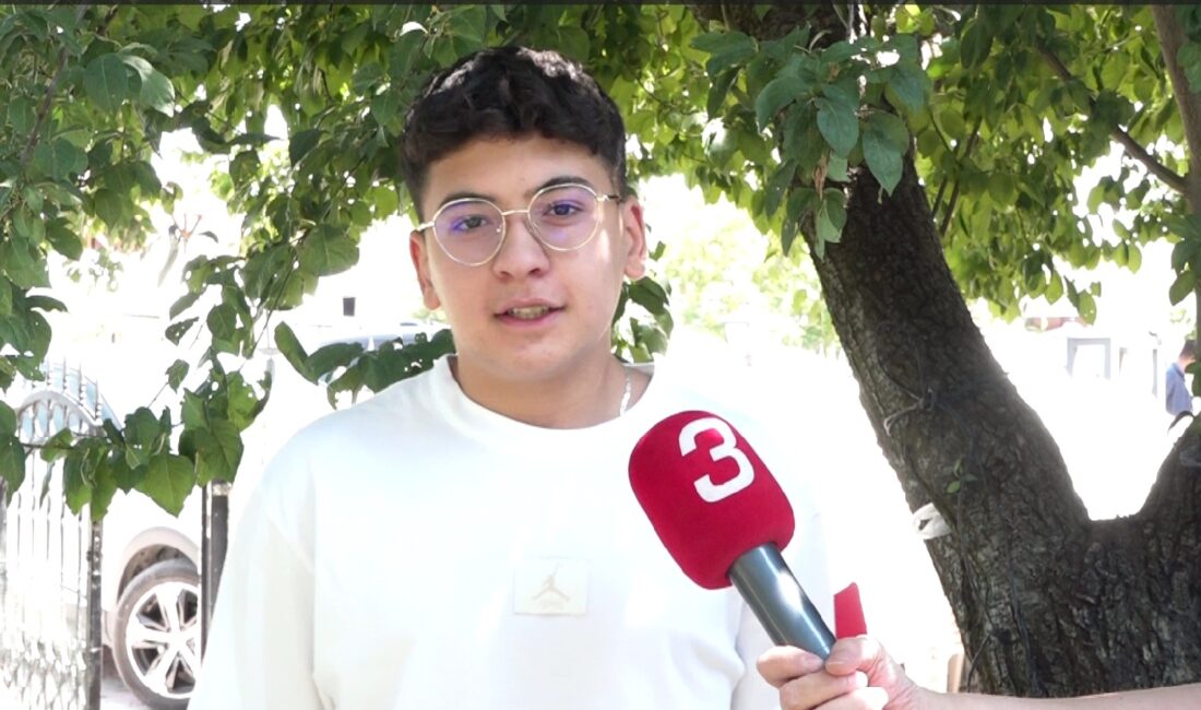 
Aslen Afyonkarahisar’ın Sandıklı ilçesinden olan ve eğitimini Isparta’da sürdüren Onur