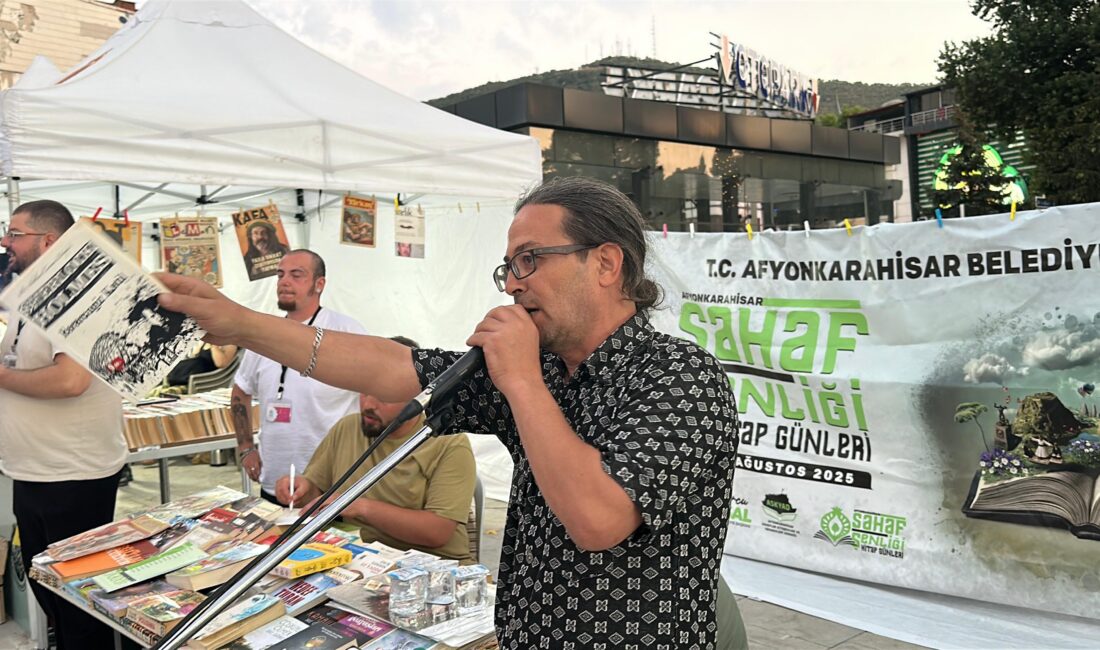 Afyonkarahisar Belediyesi’nin ev sahipliğinde düzenlenen Sahaf Şenliği Kitap Şöleni, kültür