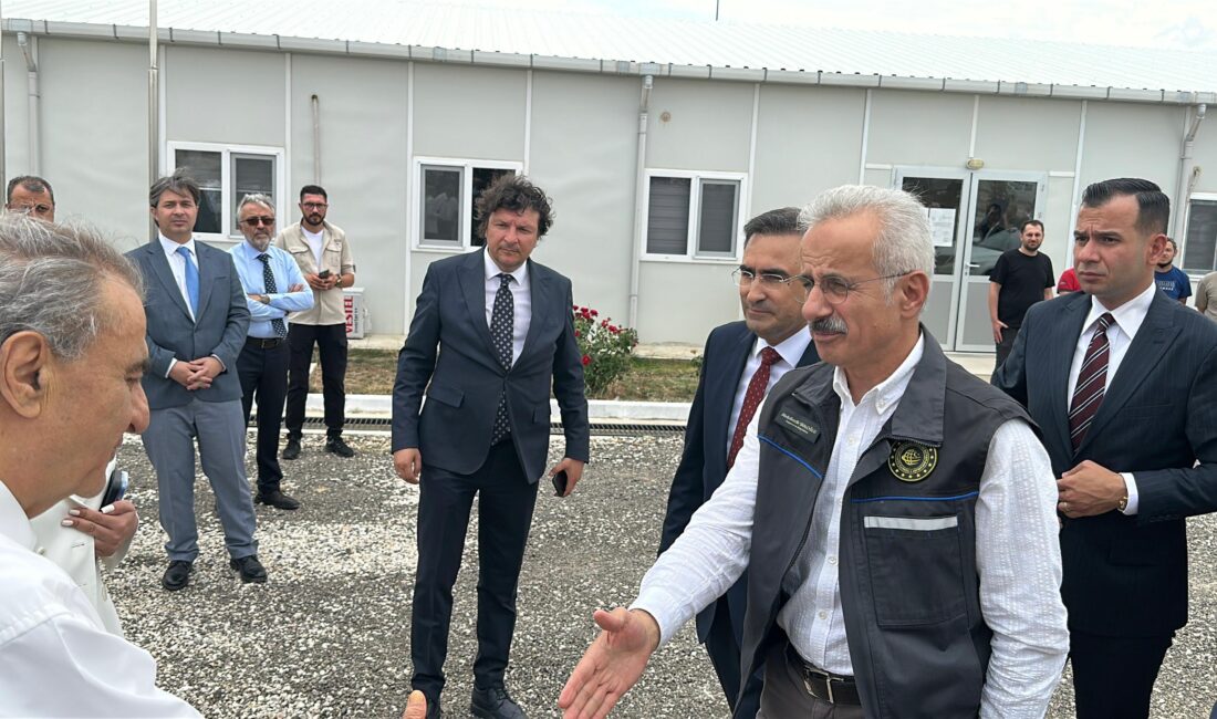 Afyonkarahisar’a gelen Ulaştırma ve Altyapı Bakanı Abdulkadir Uraloğlu, Ankara-İzmir Yüksek
