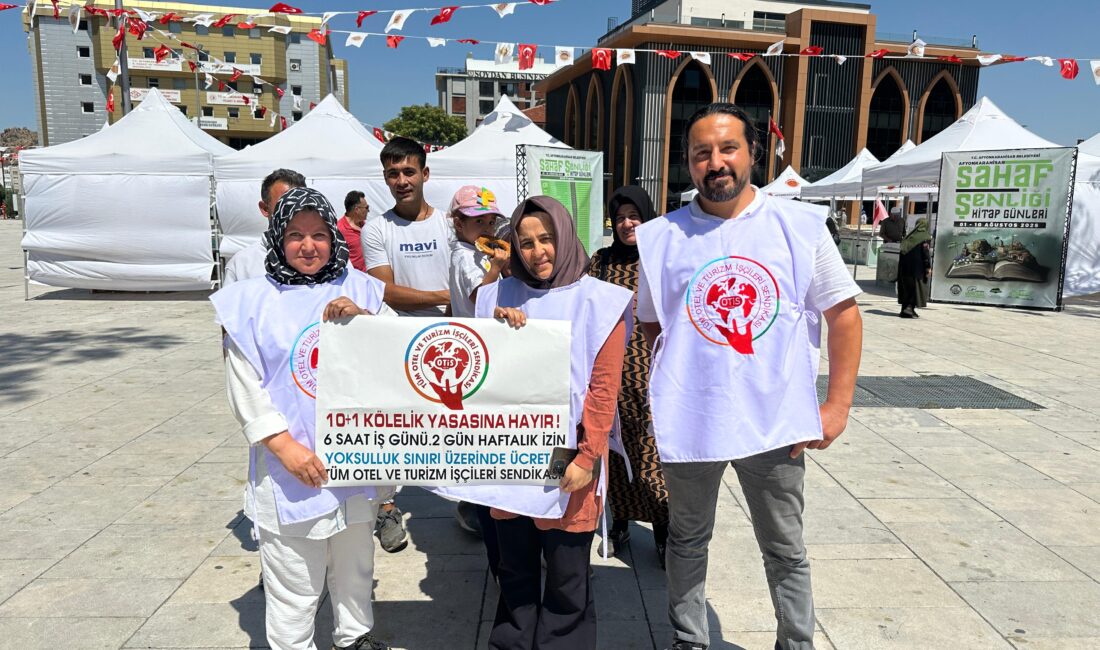 Tüm Otel ve Turizm İşçileri Sendikası, Zafer Meydanı’nda düzenlediği basın
