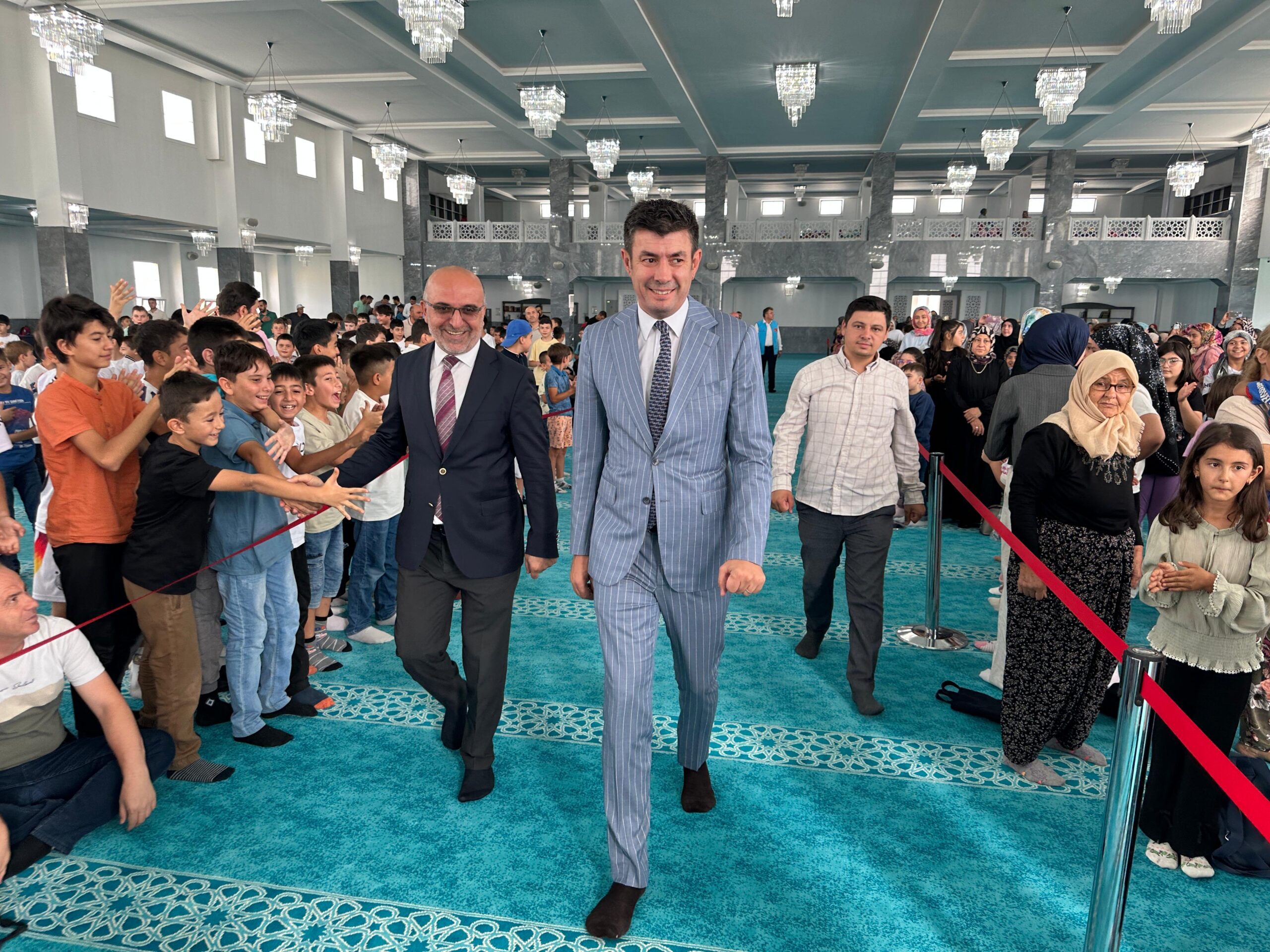 
Afyonkarahisar İl Müftülüğü tarafından, şehrin en büyük camilerinden biri olan