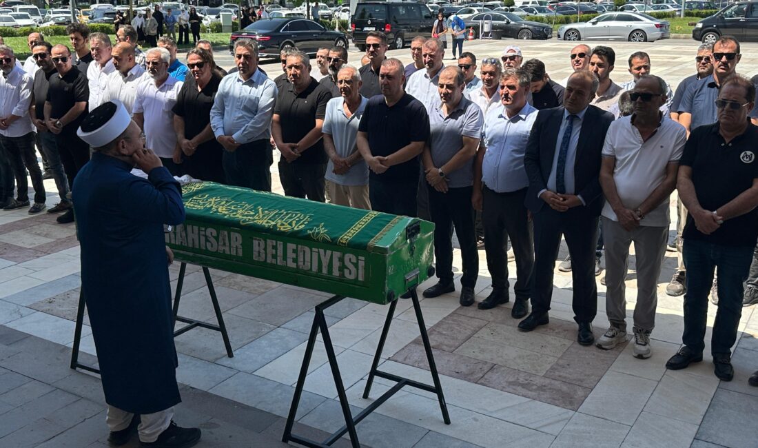 Ekonomist Erdal Demirhan, hayatının en acı günlerinden birini yaşadı. Değerli