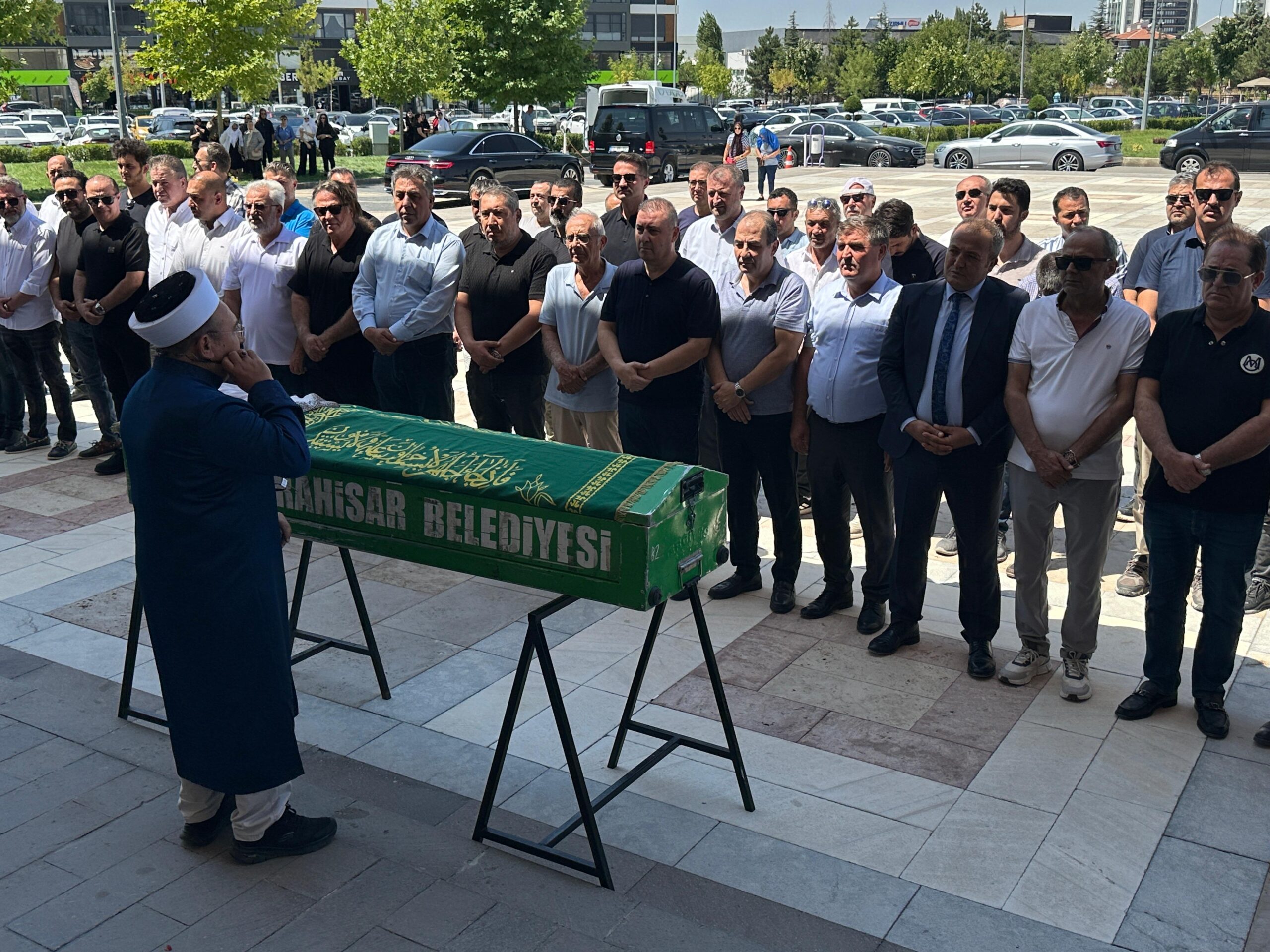 Ekonomist Erdal Demirhan, hayatının en acı günlerinden birini yaşadı. Değerli