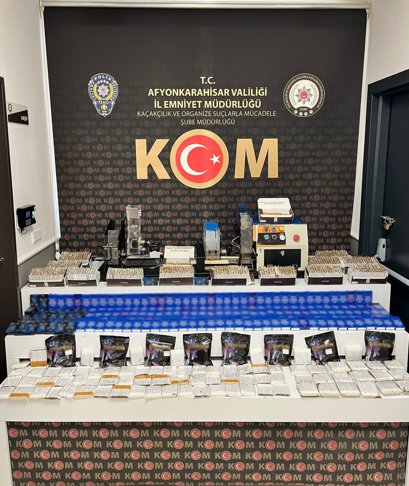 
Afyonkarahisar İl Emniyet Müdürlüğü ekiplerince Dinar ve Evciler ilçelerinde kaçakçılıkla