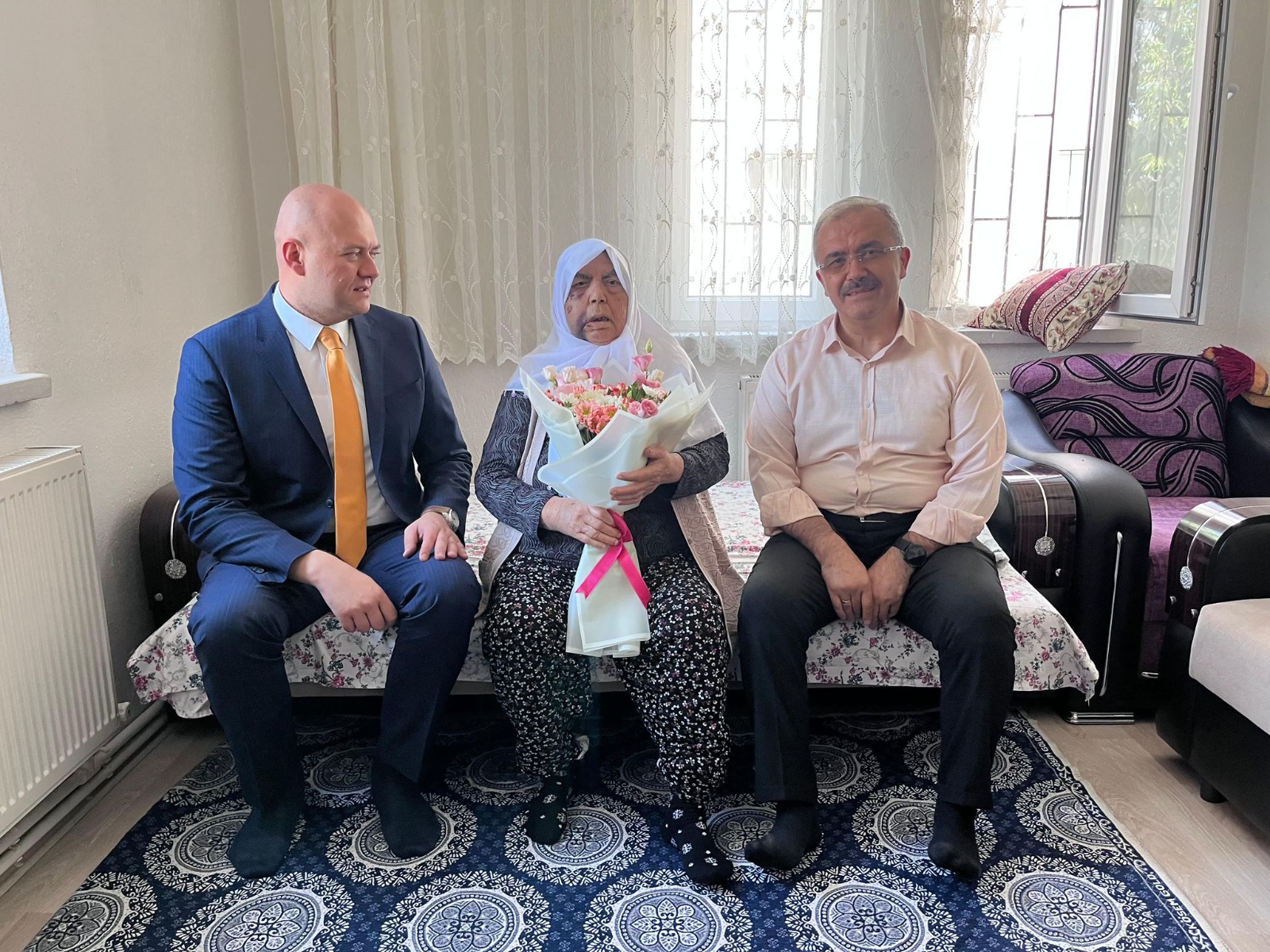 Vali Doç. Dr. Kübra Güran Yiğitbaşı, şehitlerimizin emaneti kıymetli ailelerinin
