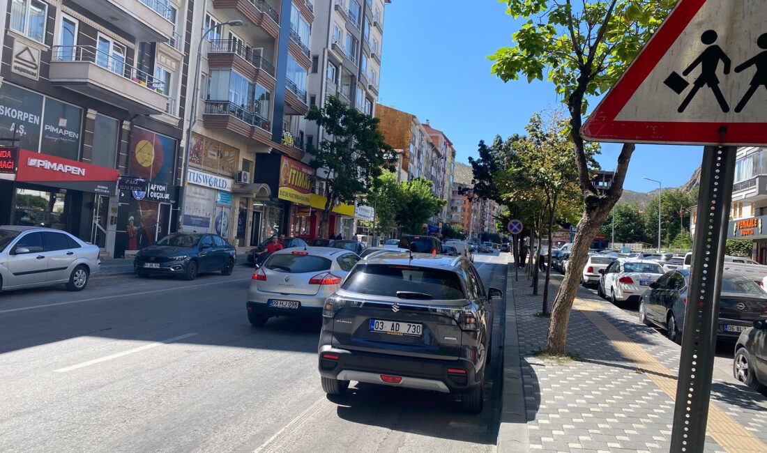 Afyonkarahisar’ın trafiği en yoğun olan cadde! Afyonkarahisar’da şehir merkezine ulaşımın ana arterlerinden biri olan Gazlıgöl Caddesi,