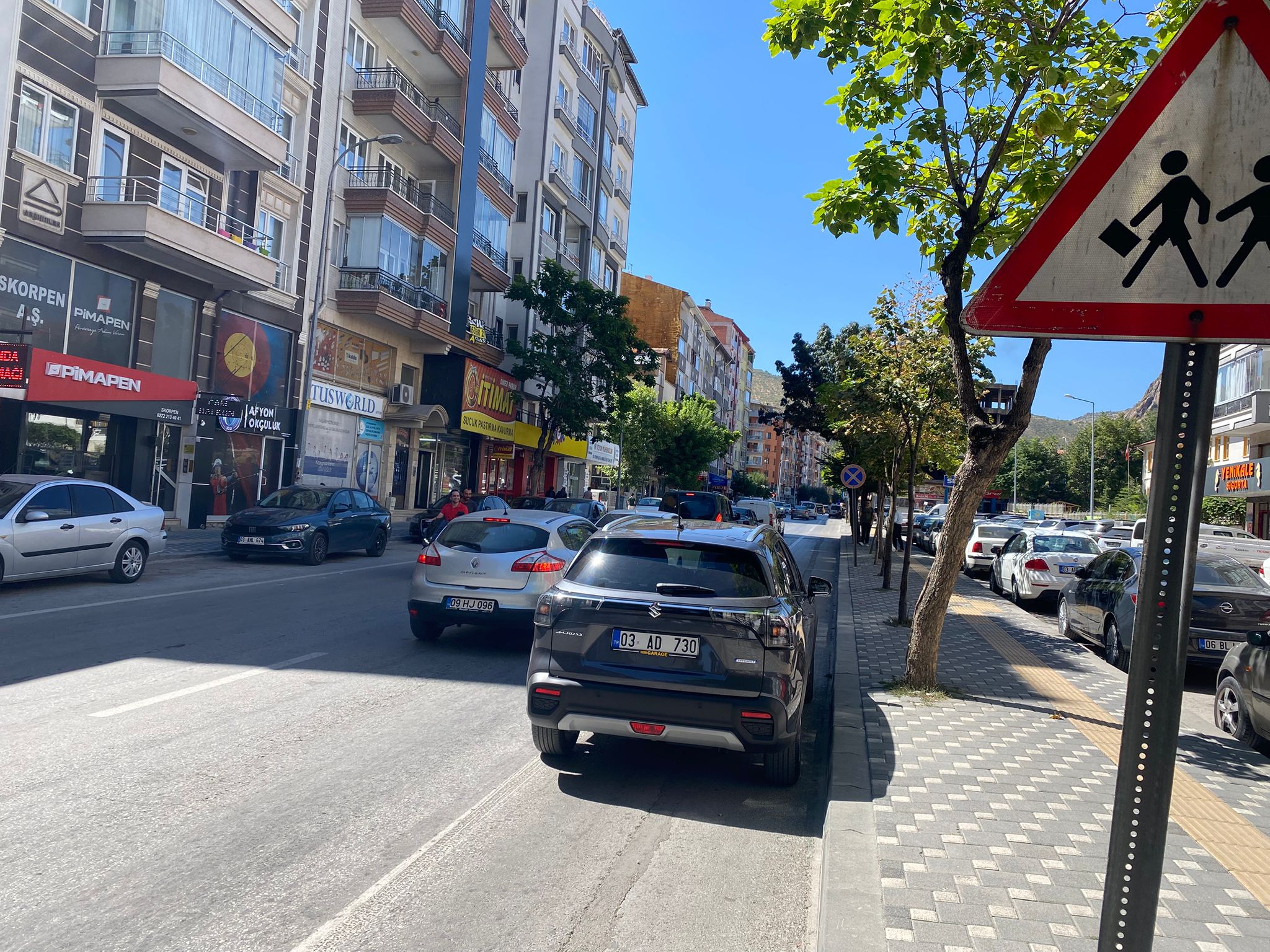 Afyonkarahisar’da şehir merkezine ulaşımın ana arterlerinden biri olan Gazlıgöl Caddesi,