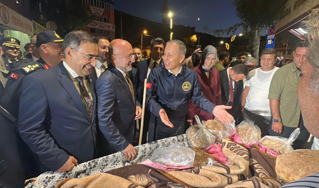 İçişleri Bakanı Ali Yerlikaya, Afyonkarahisar’da gerçekleştirdiği temaslar kapsamında Bedesten ve