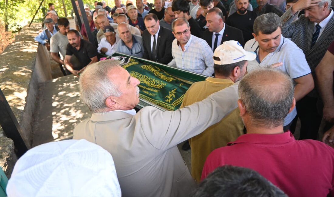 Çay İlçe Kaymakamı  Hasan Hüsnü Türker, Belediye Başkanı   Yaşar Kemal