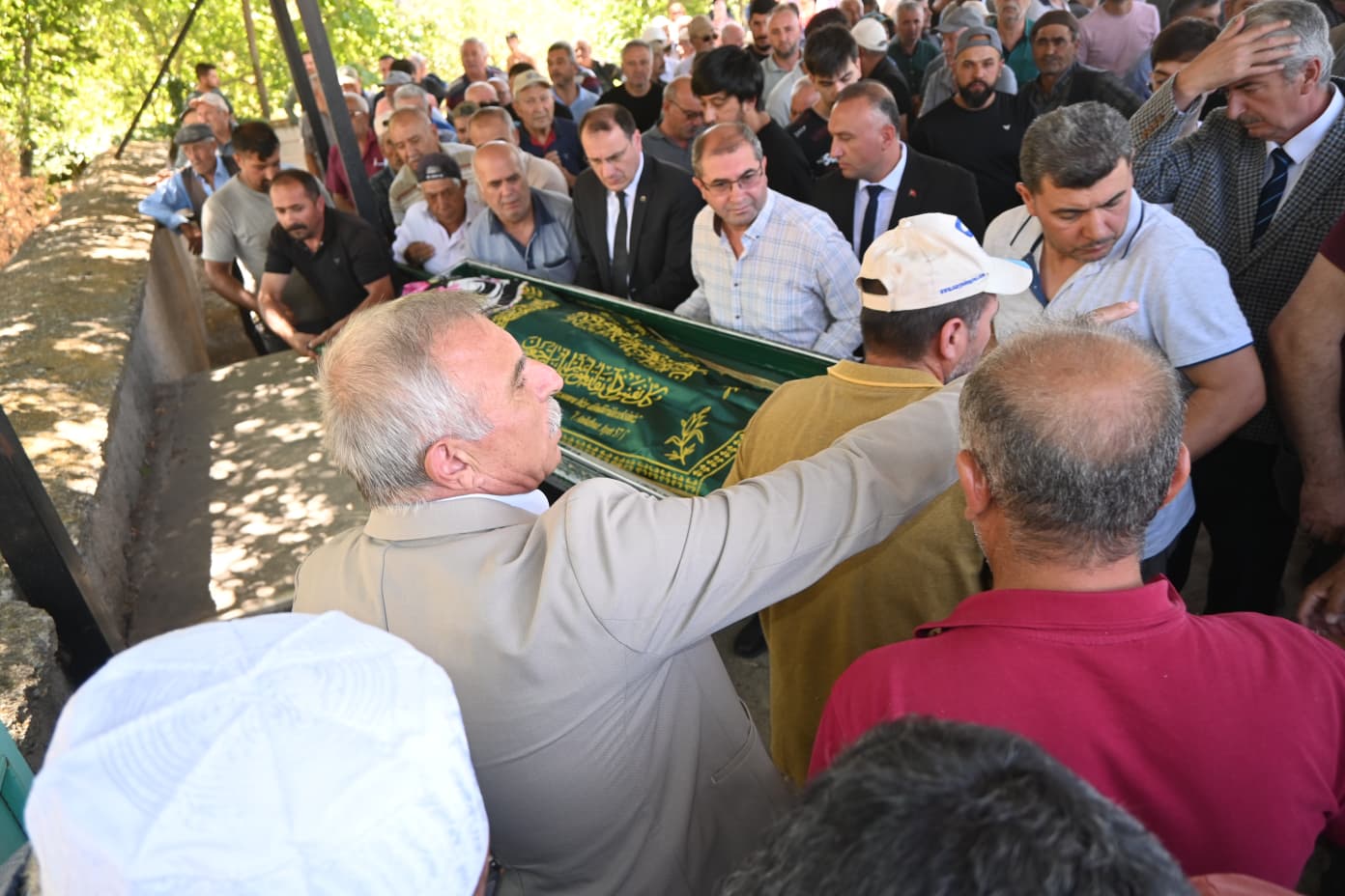 Çay İlçe Kaymakamı  Hasan Hüsnü Türker, Belediye Başkanı   Yaşar Kemal