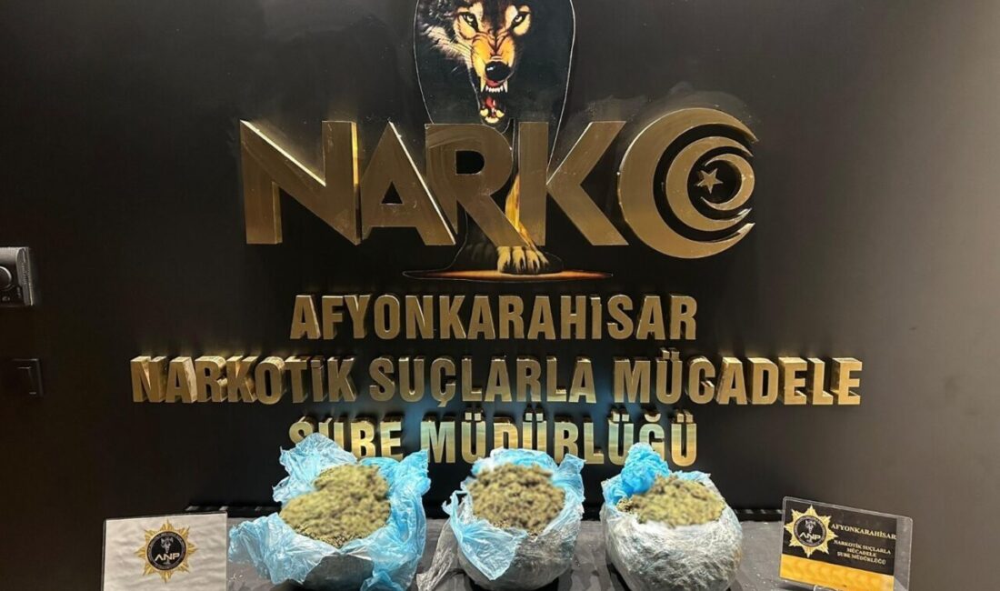 AFYONKARAHİSAR (AA) – Afyonkarahisar'da uyuşturucu ele geçirilen otomobildeki 3 şüpheli